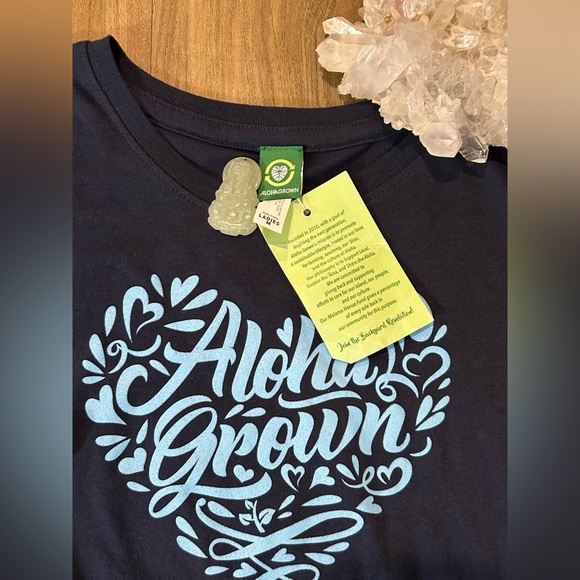 #007 Aloha Grown Hearts Tshirt NWT - Picture 2 of 3